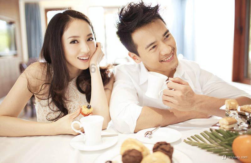 甜美奥莉吃甜点
